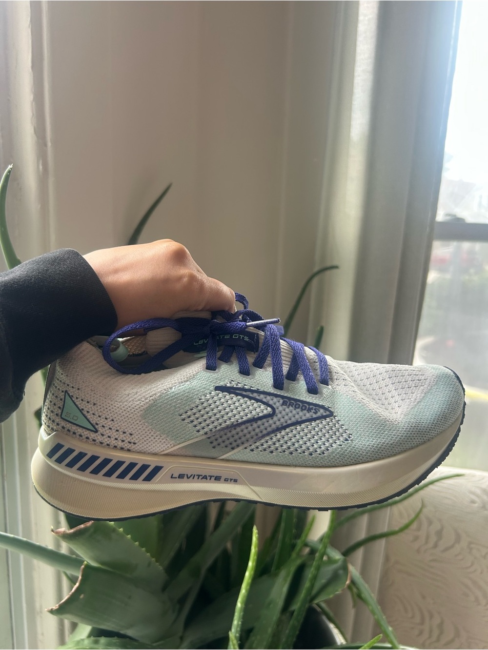 Brooks Levitate GTS Running Shoe - White & Teal with Navy Accents